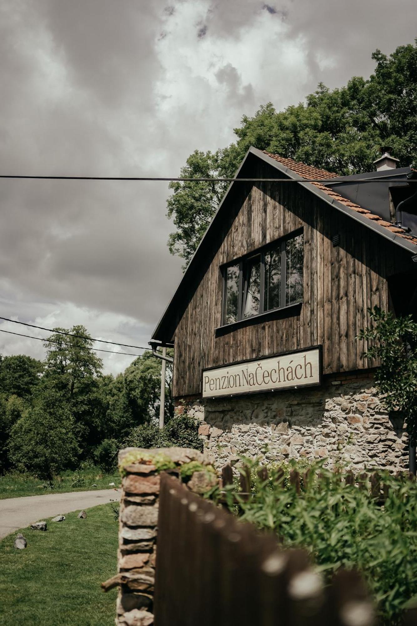 Hotel Restaurant A Penzion Na Cechach Korouhev Esterno foto