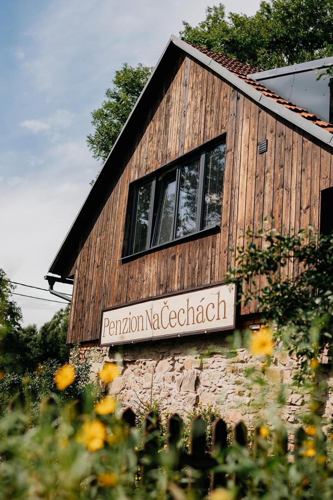 Hotel Restaurant A Penzion Na Cechach Korouhev Esterno foto