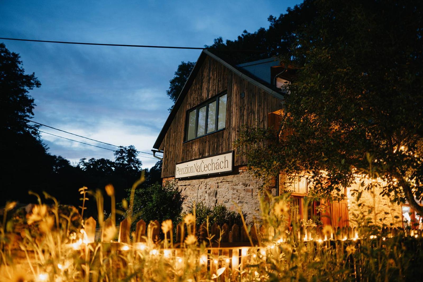 Hotel Restaurant A Penzion Na Cechach Korouhev Esterno foto